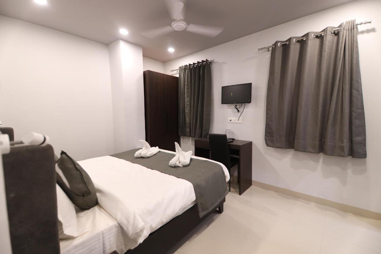 Nirpra Regency Otel Yeni Delhi Dış mekan fotoğraf