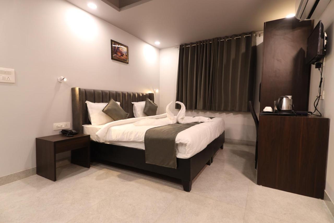 Nirpra Regency Otel Yeni Delhi Dış mekan fotoğraf