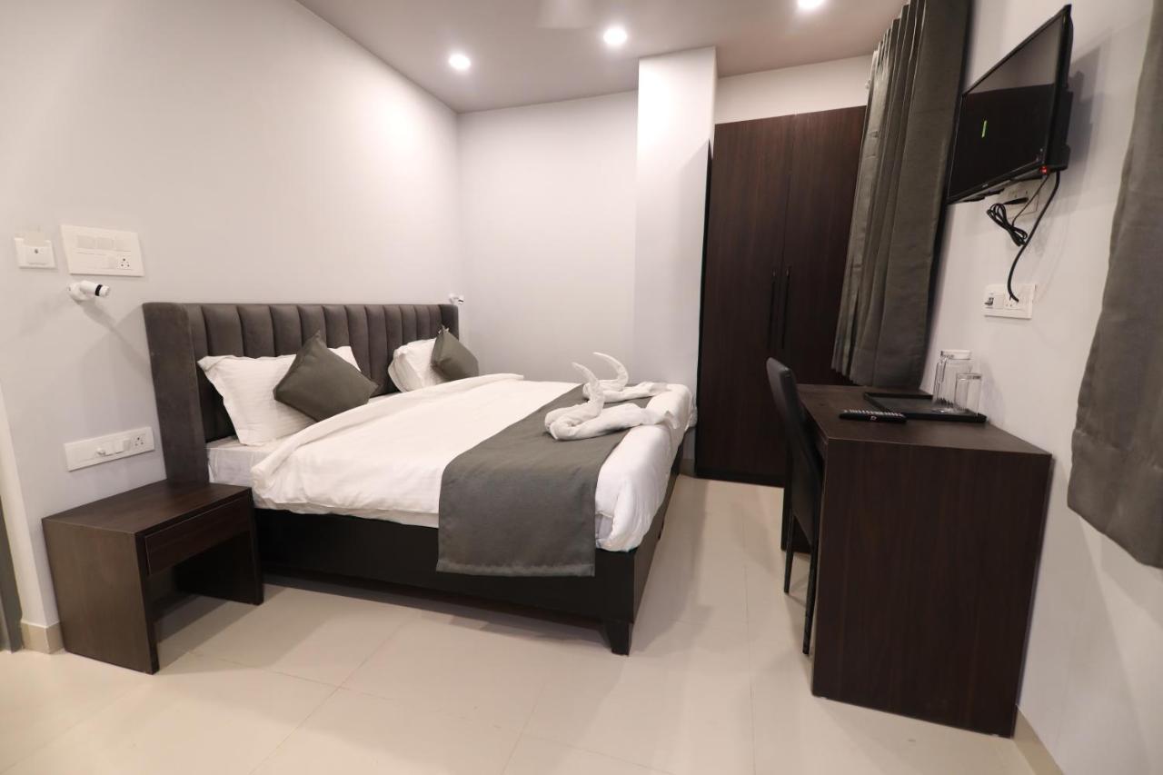 Nirpra Regency Otel Yeni Delhi Dış mekan fotoğraf