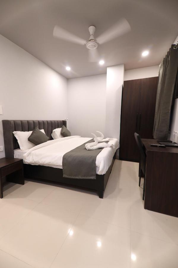 Nirpra Regency Otel Yeni Delhi Dış mekan fotoğraf