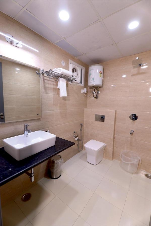 Nirpra Regency Otel Yeni Delhi Dış mekan fotoğraf