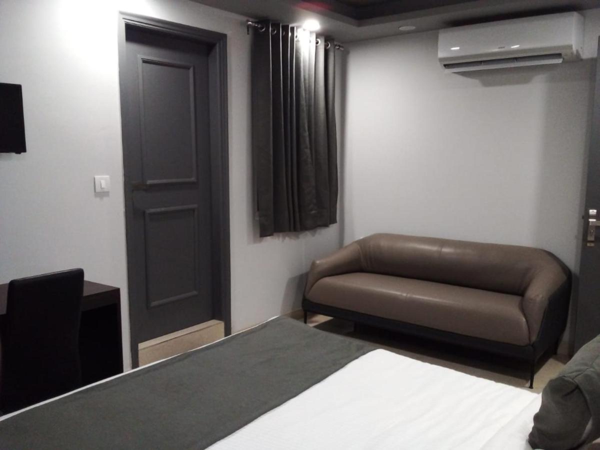 Nirpra Regency Otel Yeni Delhi Dış mekan fotoğraf